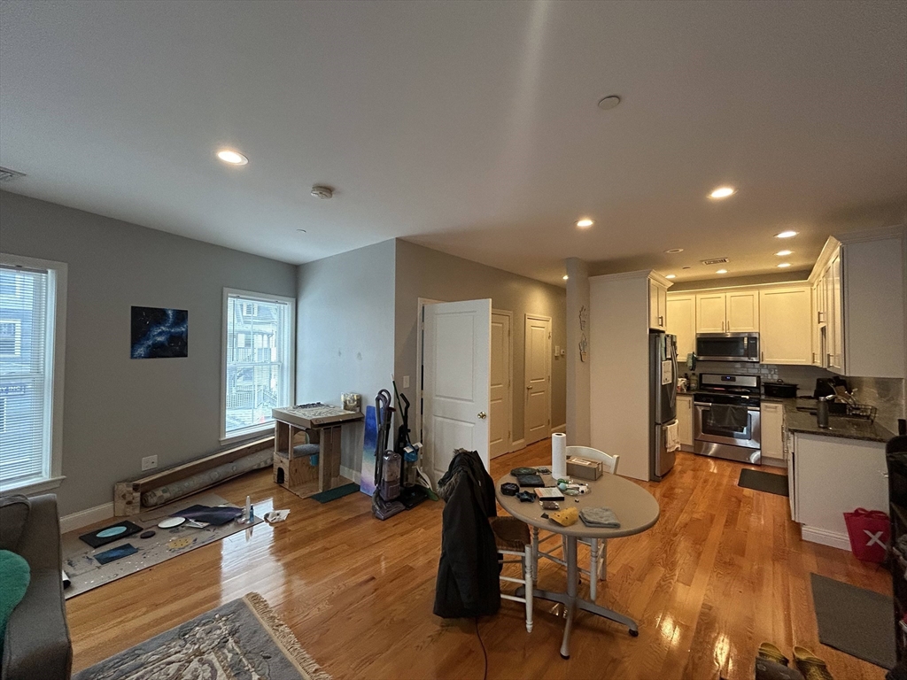 15 Dana Ave, Hyde Park