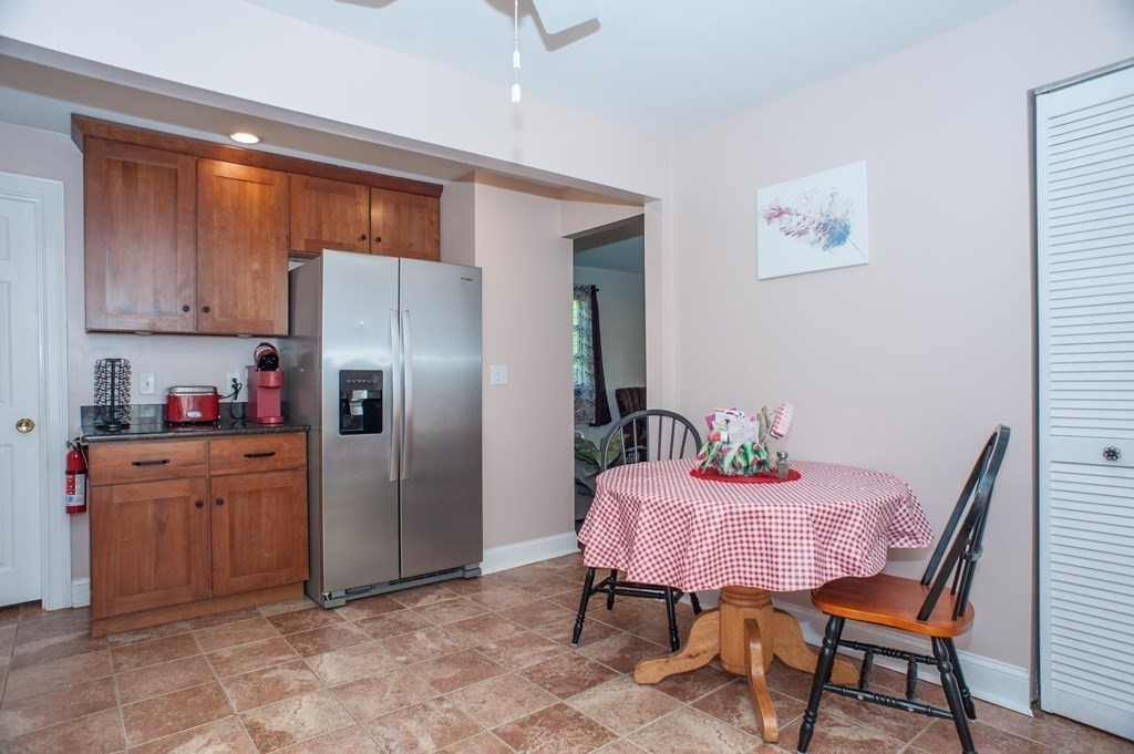 123 N Main St, Uxbridge