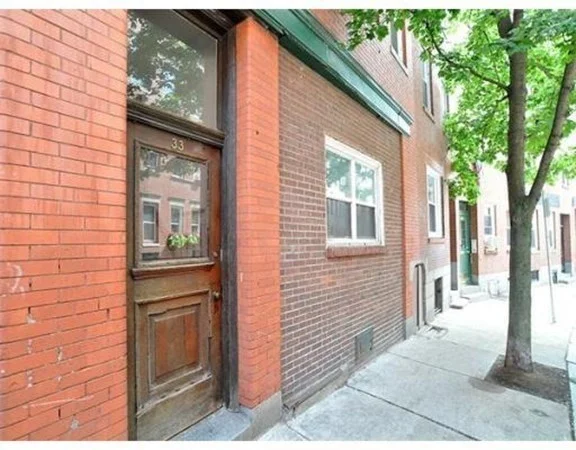 33 Charter St, North End