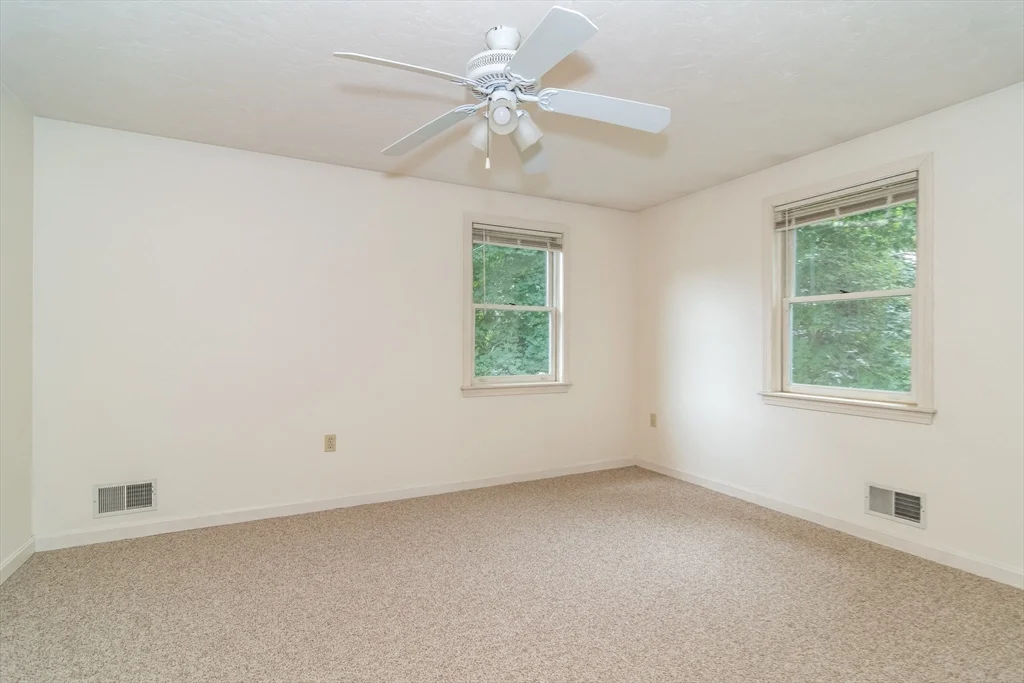 4 Randall Ct, Natick