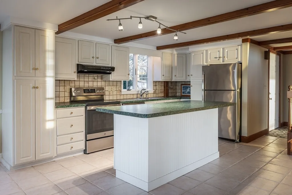 33 Eagle Hill Rd, Great Neck