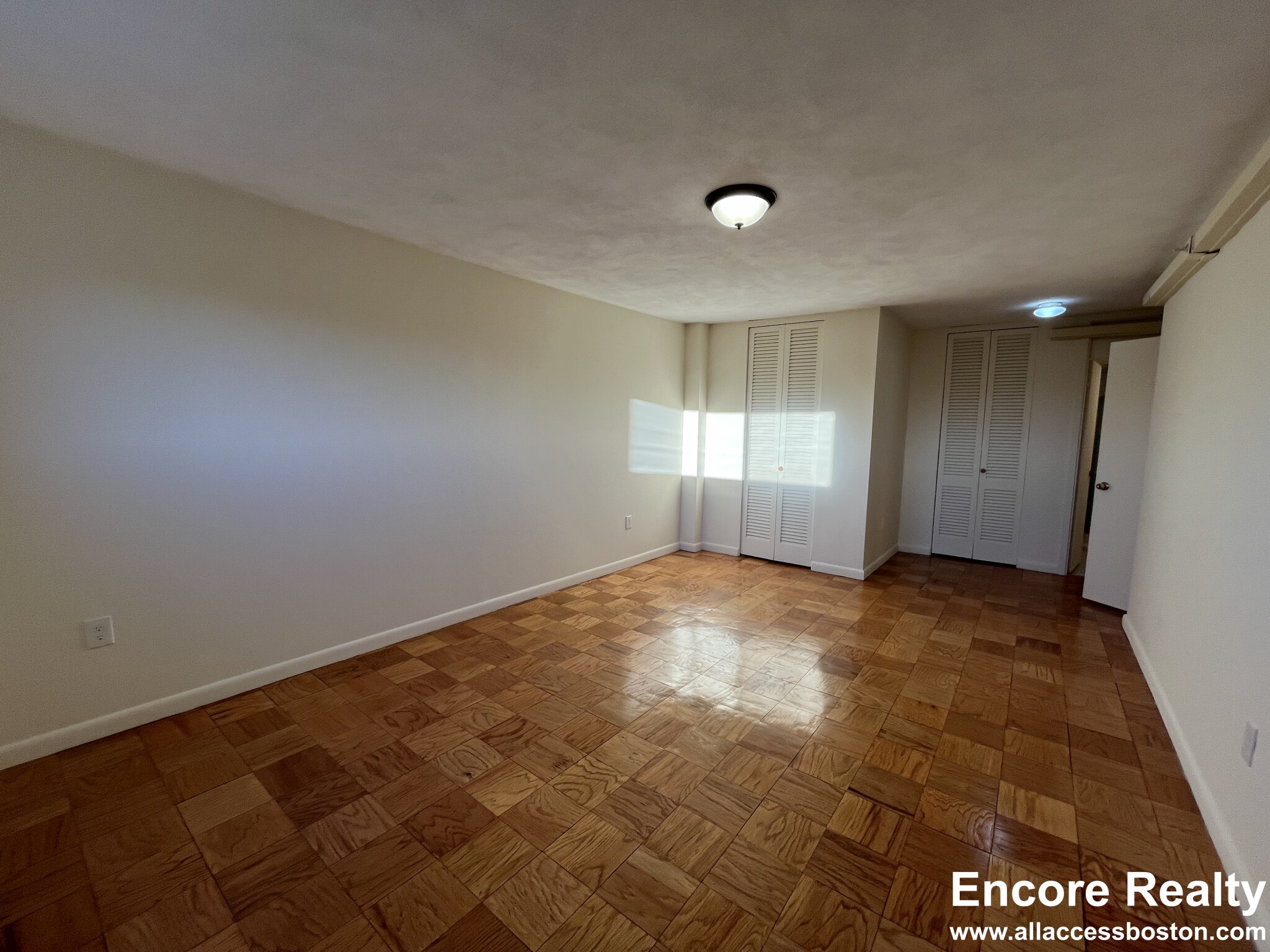 101 Monmouth St, Longwood