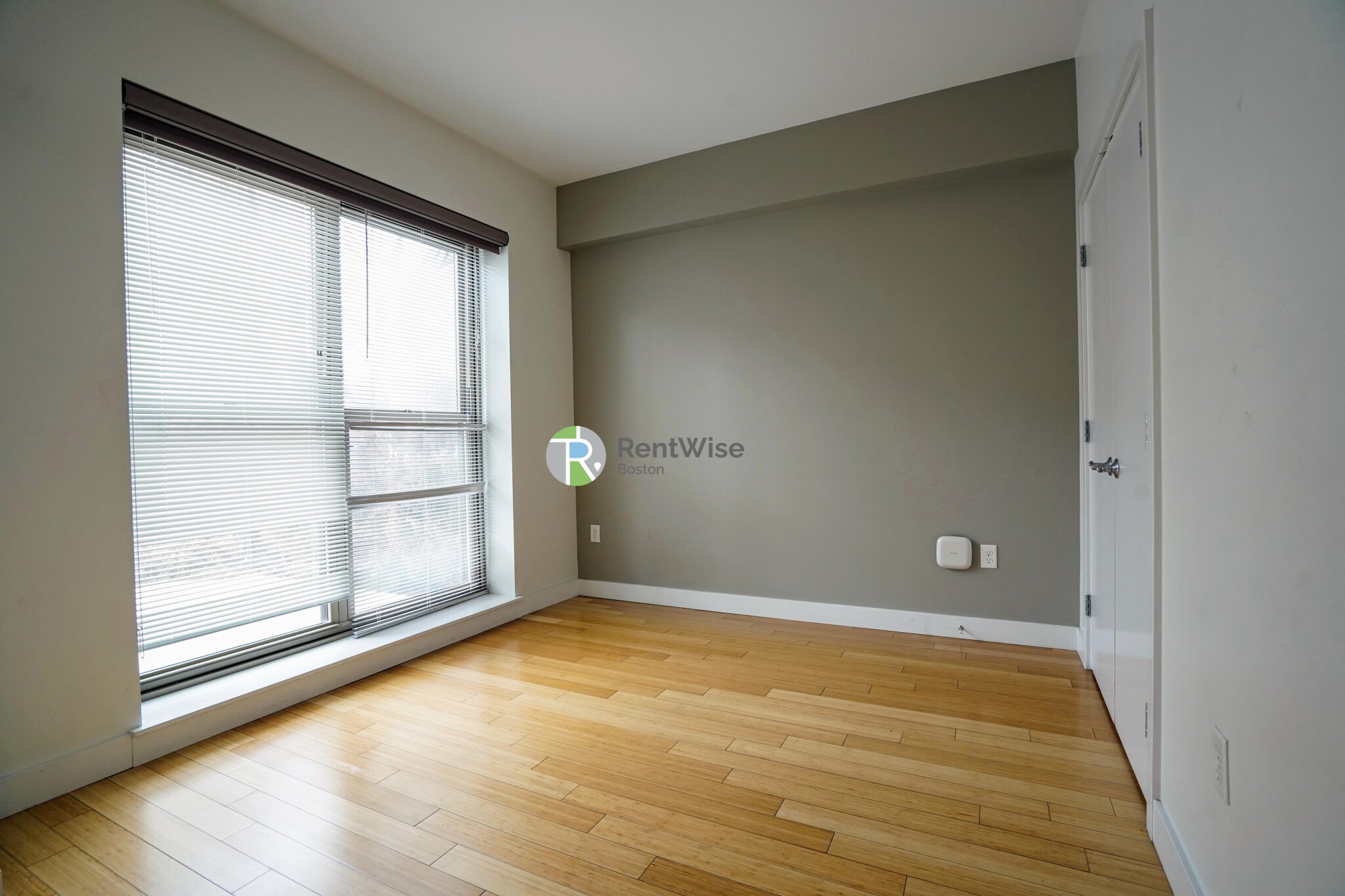 1085 Boylston St, Fenway