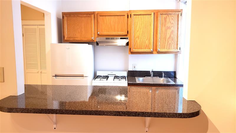 888 Massachusetts Ave, Riverside