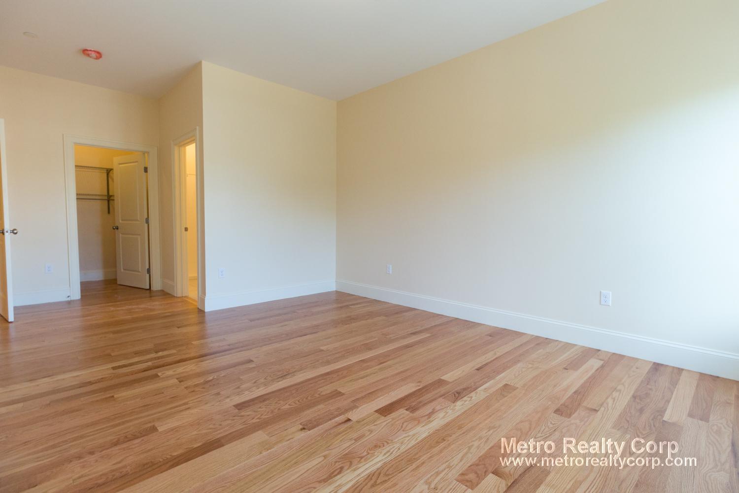 5165 Washington St, West Roxbury