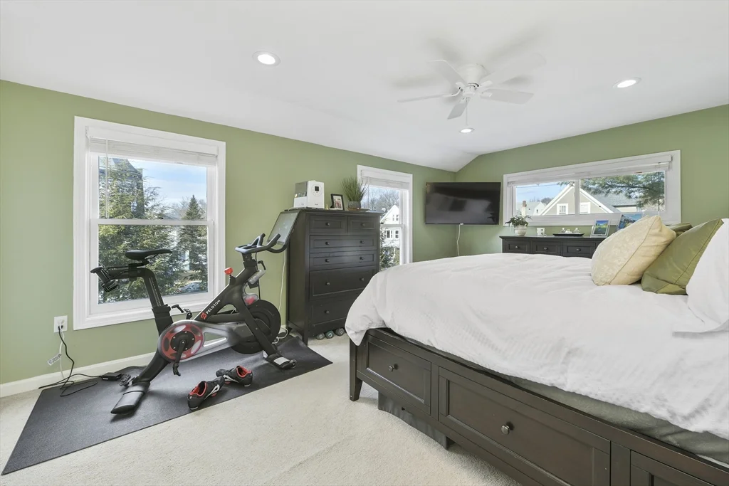 1045 Washington St, Newton