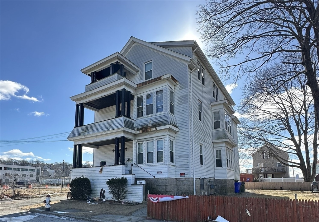 47 Hathaway St, Fall River