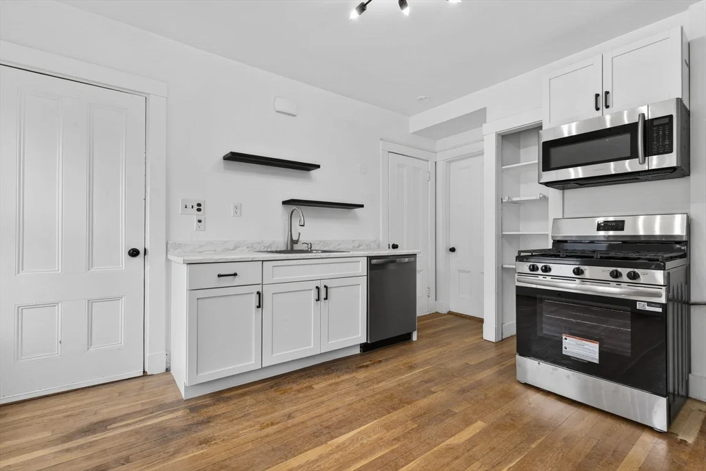 166 Elliot St, Newton Upper Falls