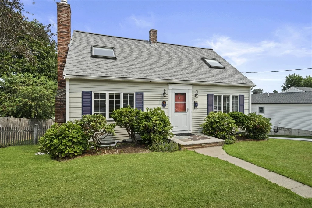 28 Hillside Ave, Stoneham