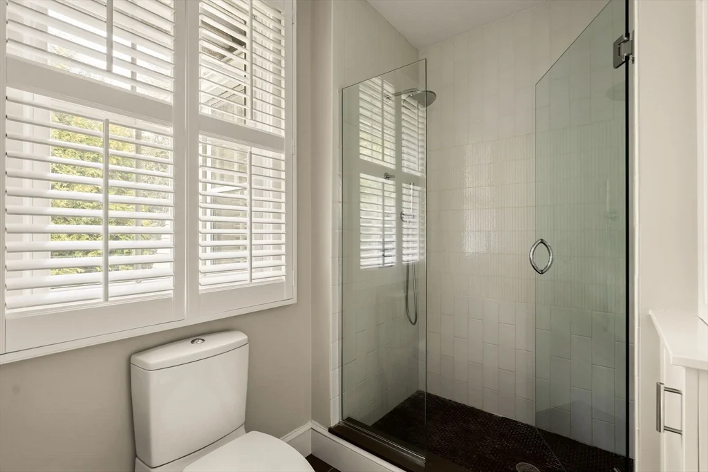 59 Harbor Ave, Marblehead Neck