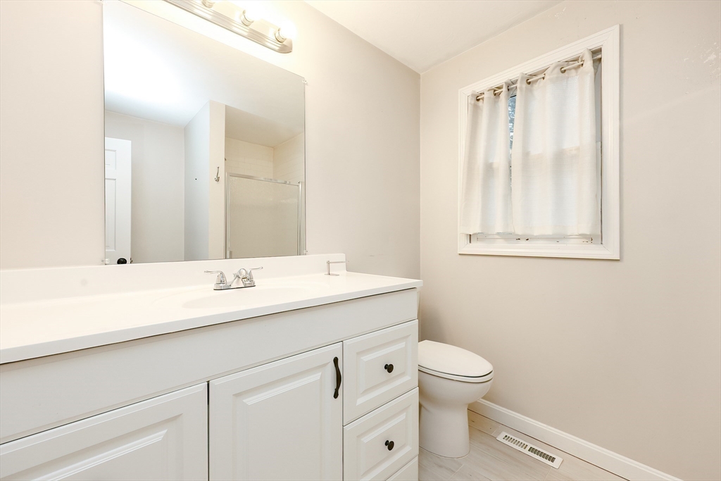 291 Central St, Framingham