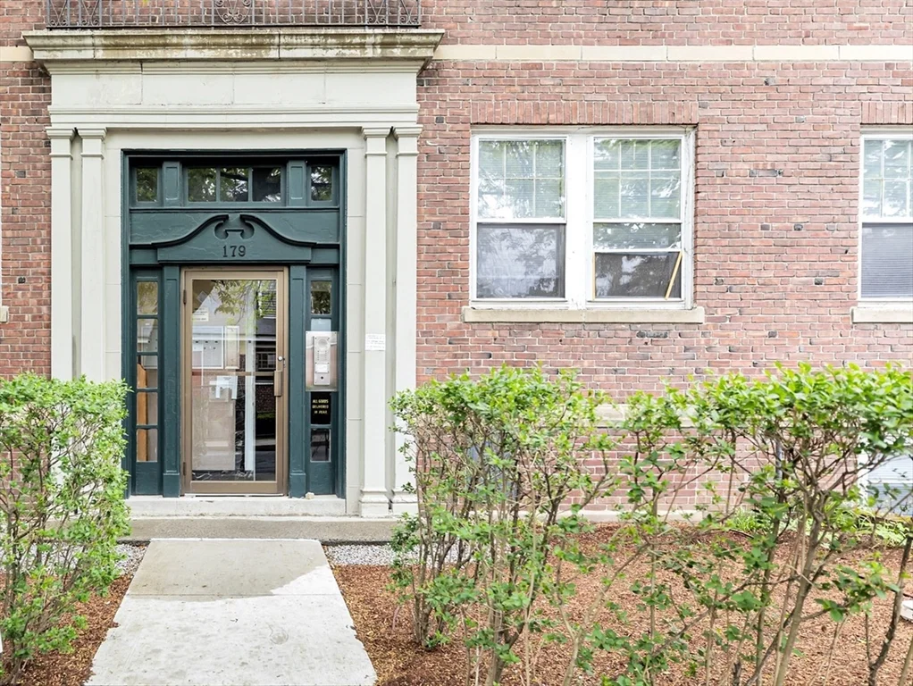 179 Kent, Longwood