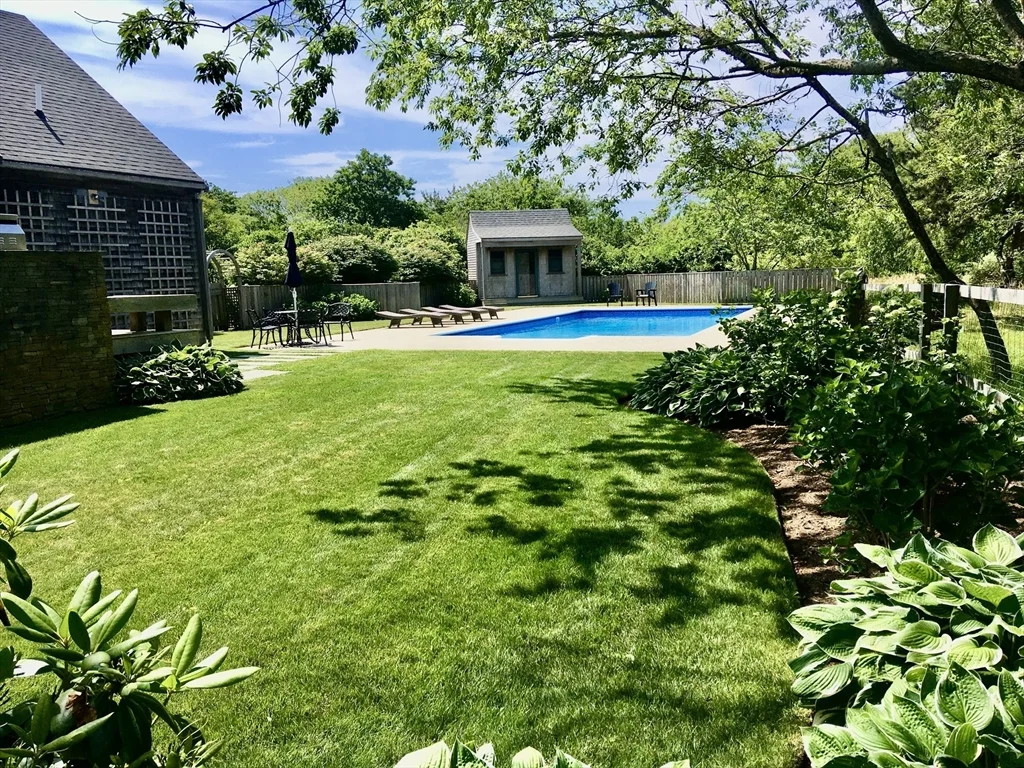 8 Burnt Swamp Ln, Nantucket