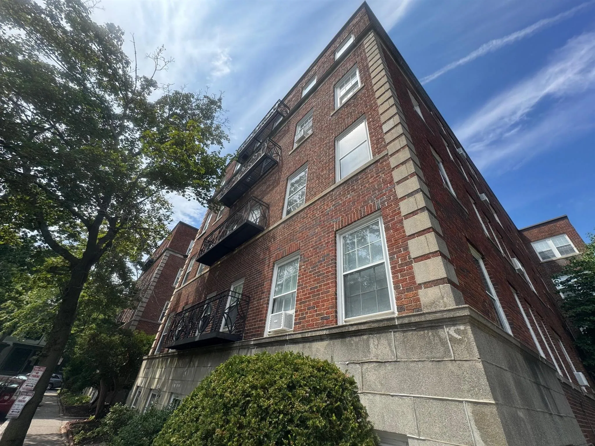 77 Martin St, Neighborhood Nine