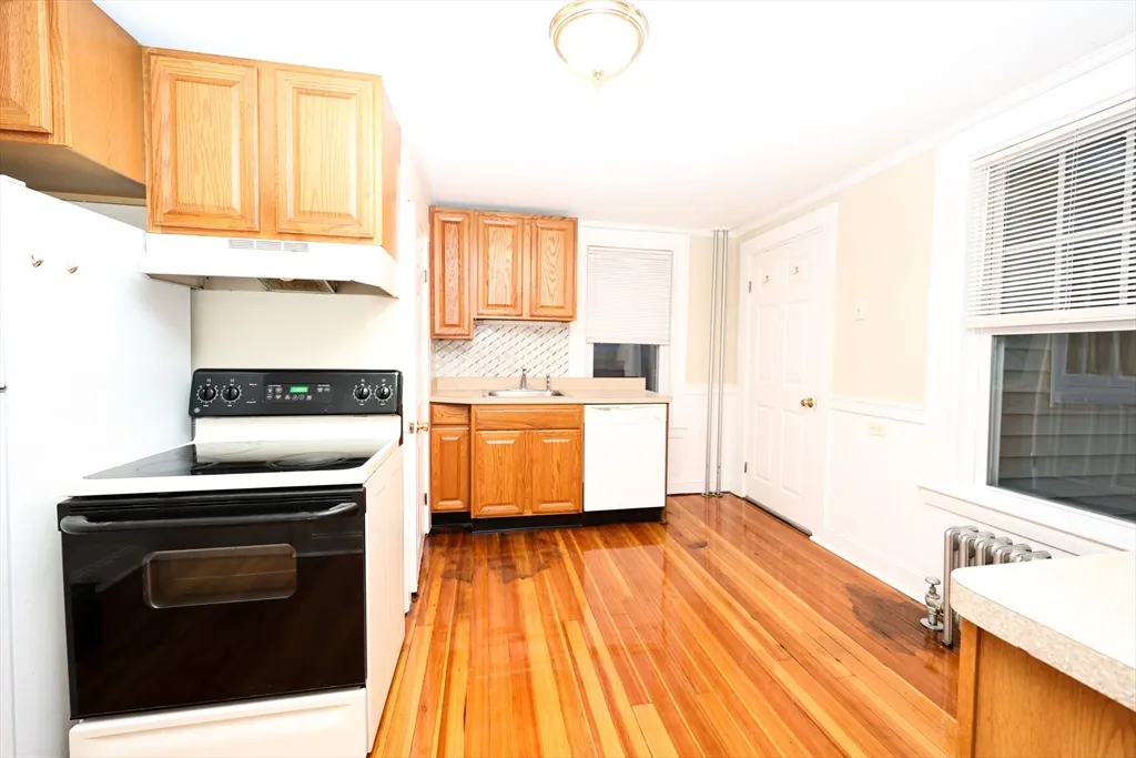 32 Sheppard Ave, Braintree