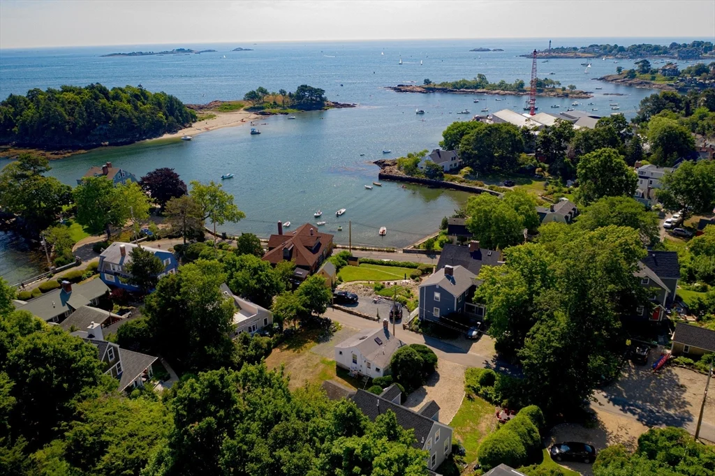 11 Gingerbread Hill, Marblehead