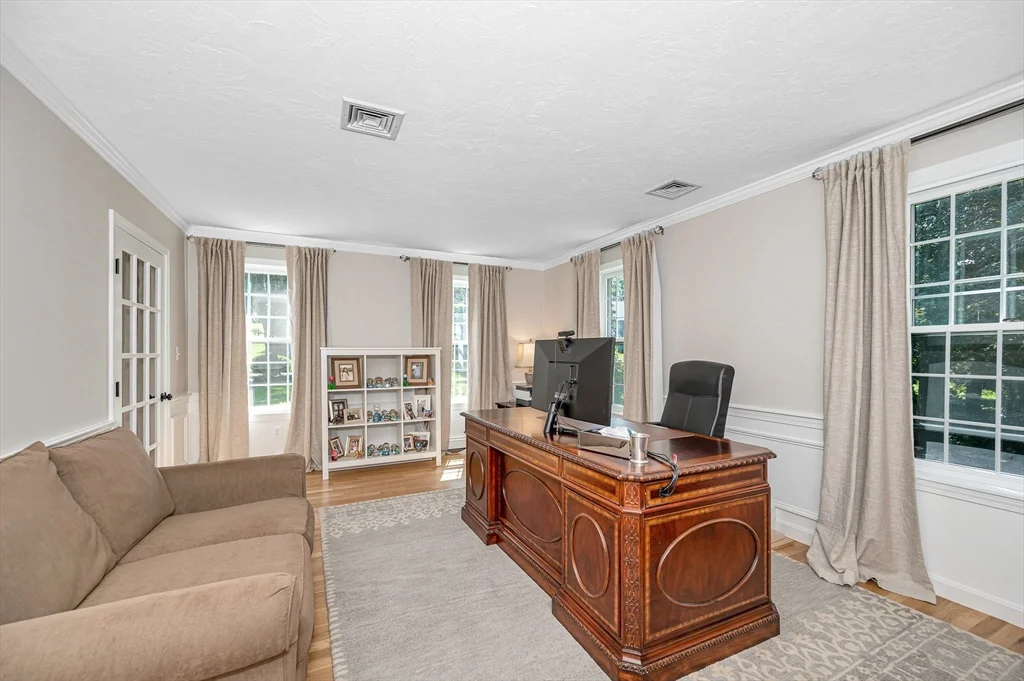 4 Nashoba Dr, Chelmsford