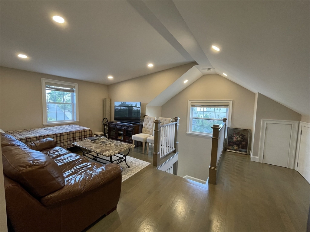 20 Trevalley Rd, Revere