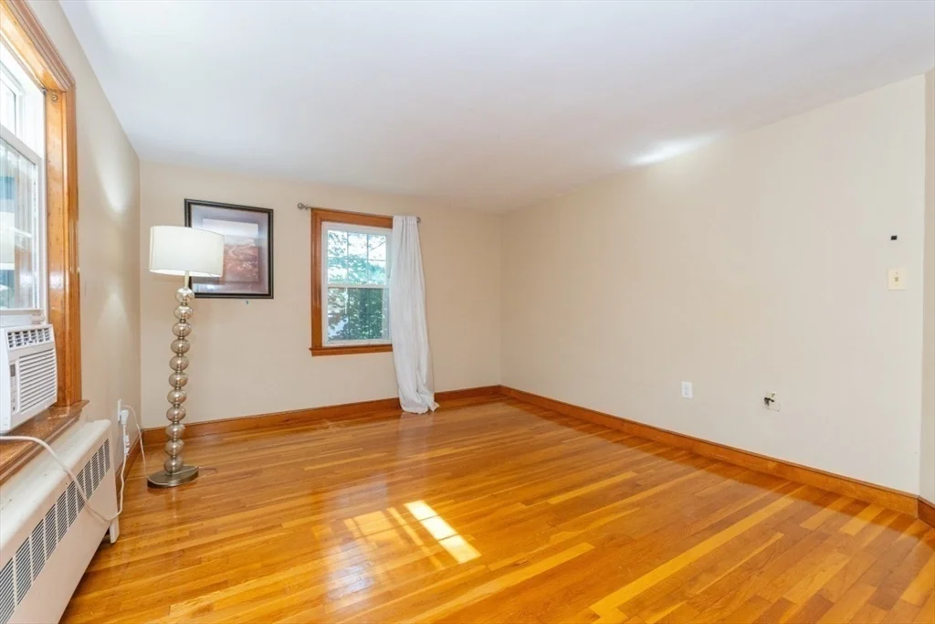 15 Lexington St, Burlington