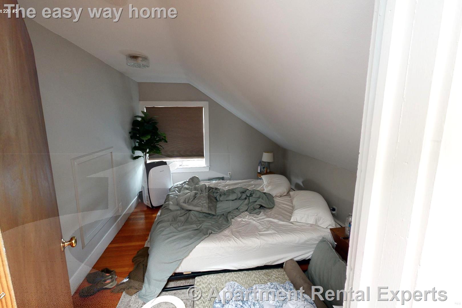 220 Banks St, Riverside