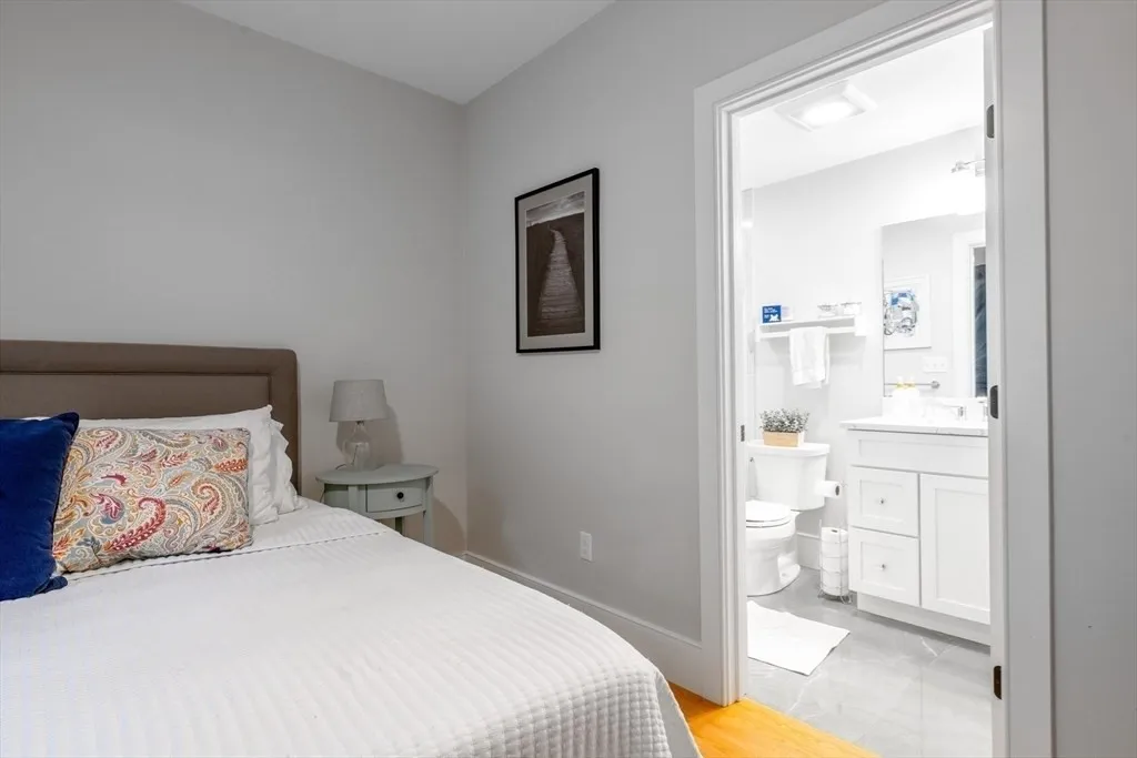 315 College Farm Rd, Waltham