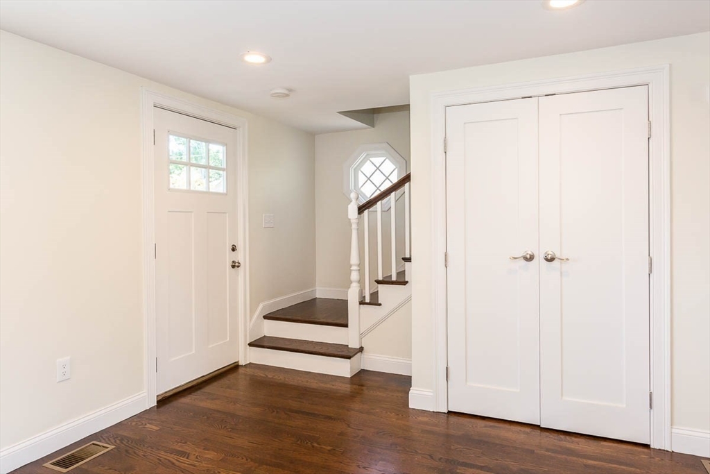 77 Rock Glen, Medford