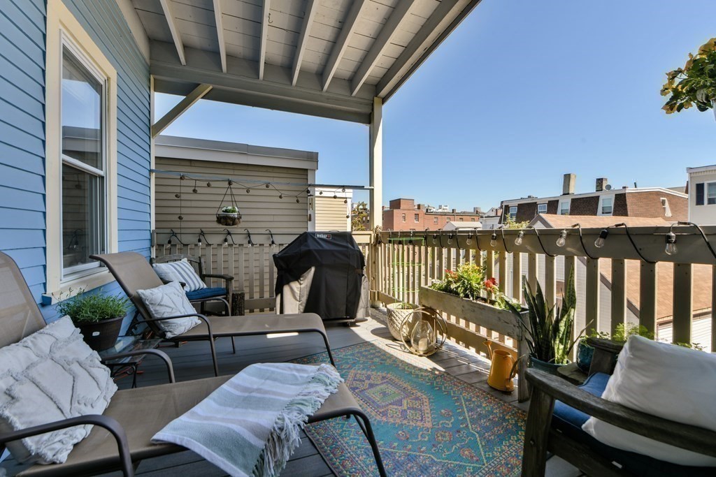 240 W 5th St, South Boston