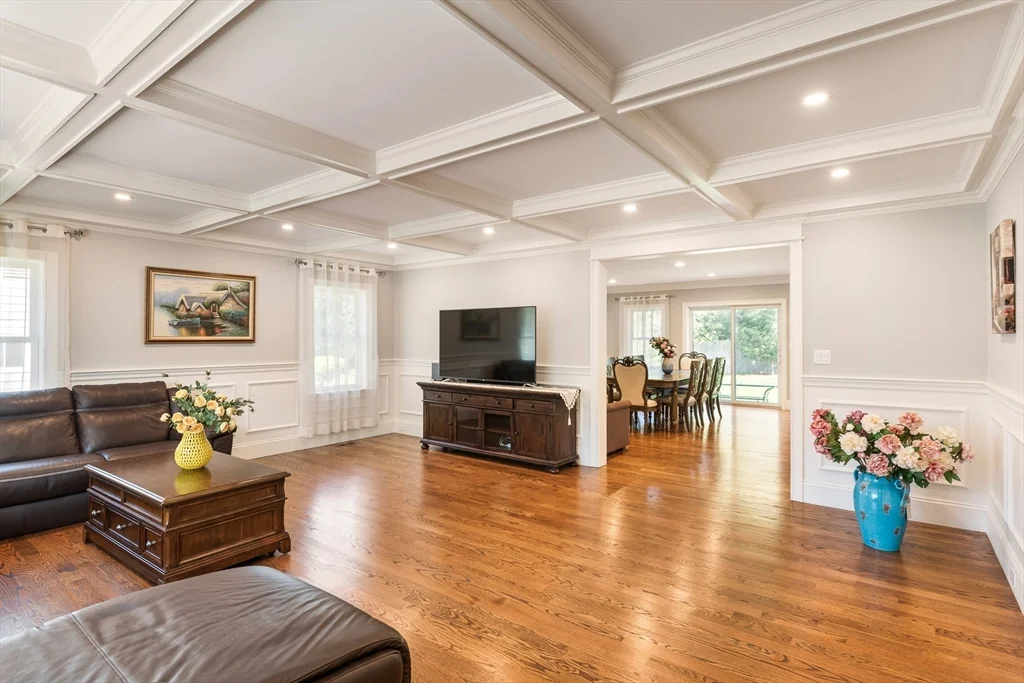 24 Dogwood Ln, Birds Hill
