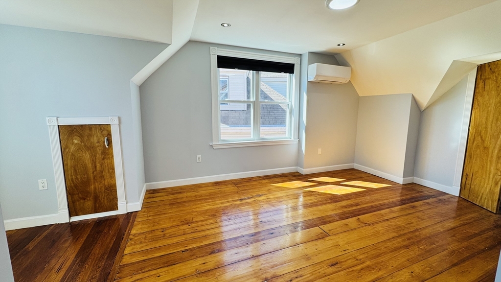 16 Hopkins St, Dorchester