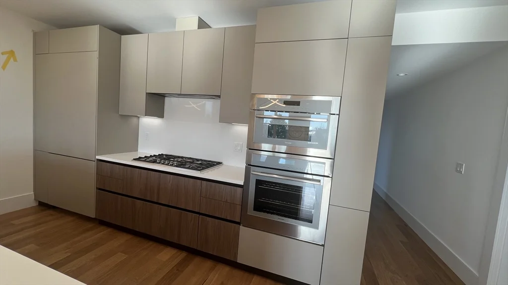 726 E 8th St, South Boston