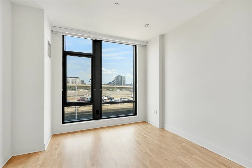 40 Traveler St, South End