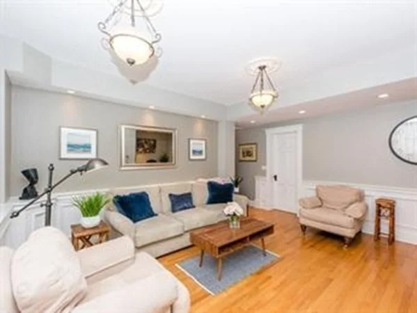 137 Marlborough St, Back Bay