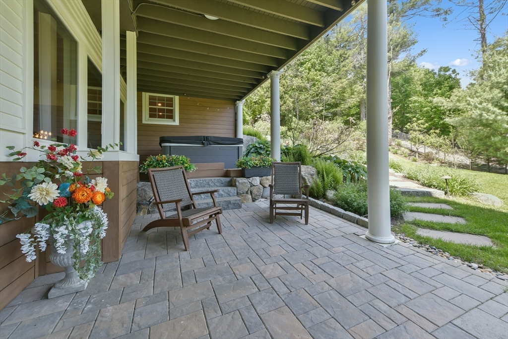 3 Wood Ln, Winchester