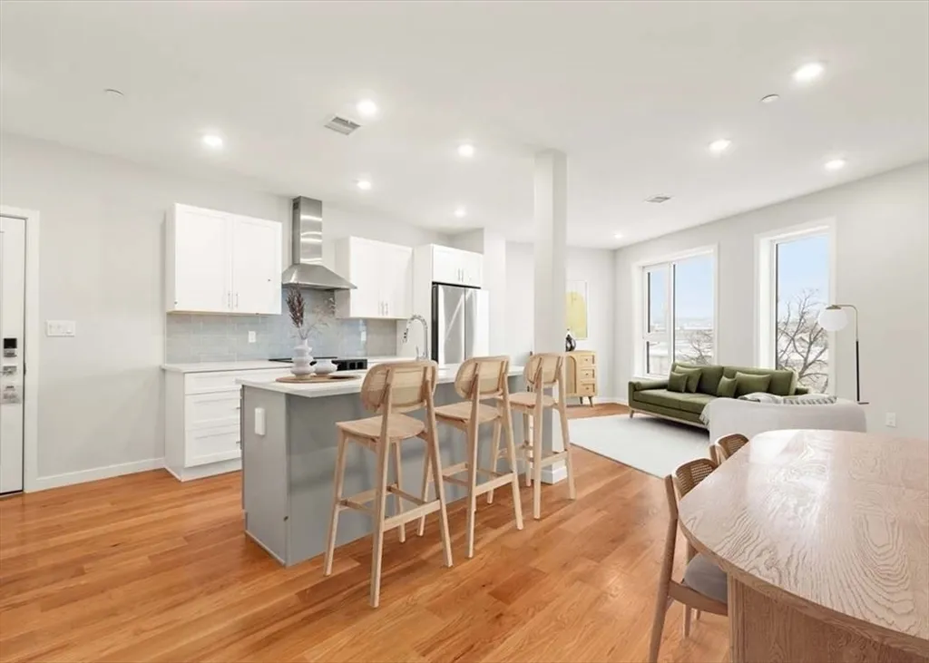 267 Old Colony Ave, South Boston