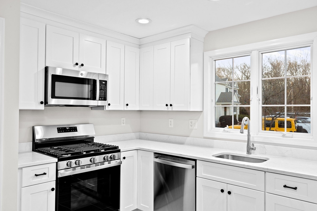 196 Summer St, World's End