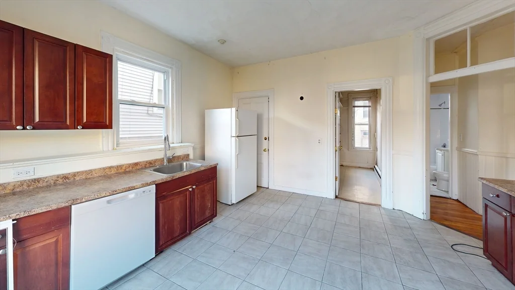 129 Saint Alphonsus, Mission Hill