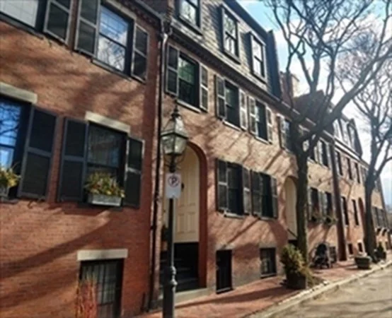 141 Arlington St, Back Bay