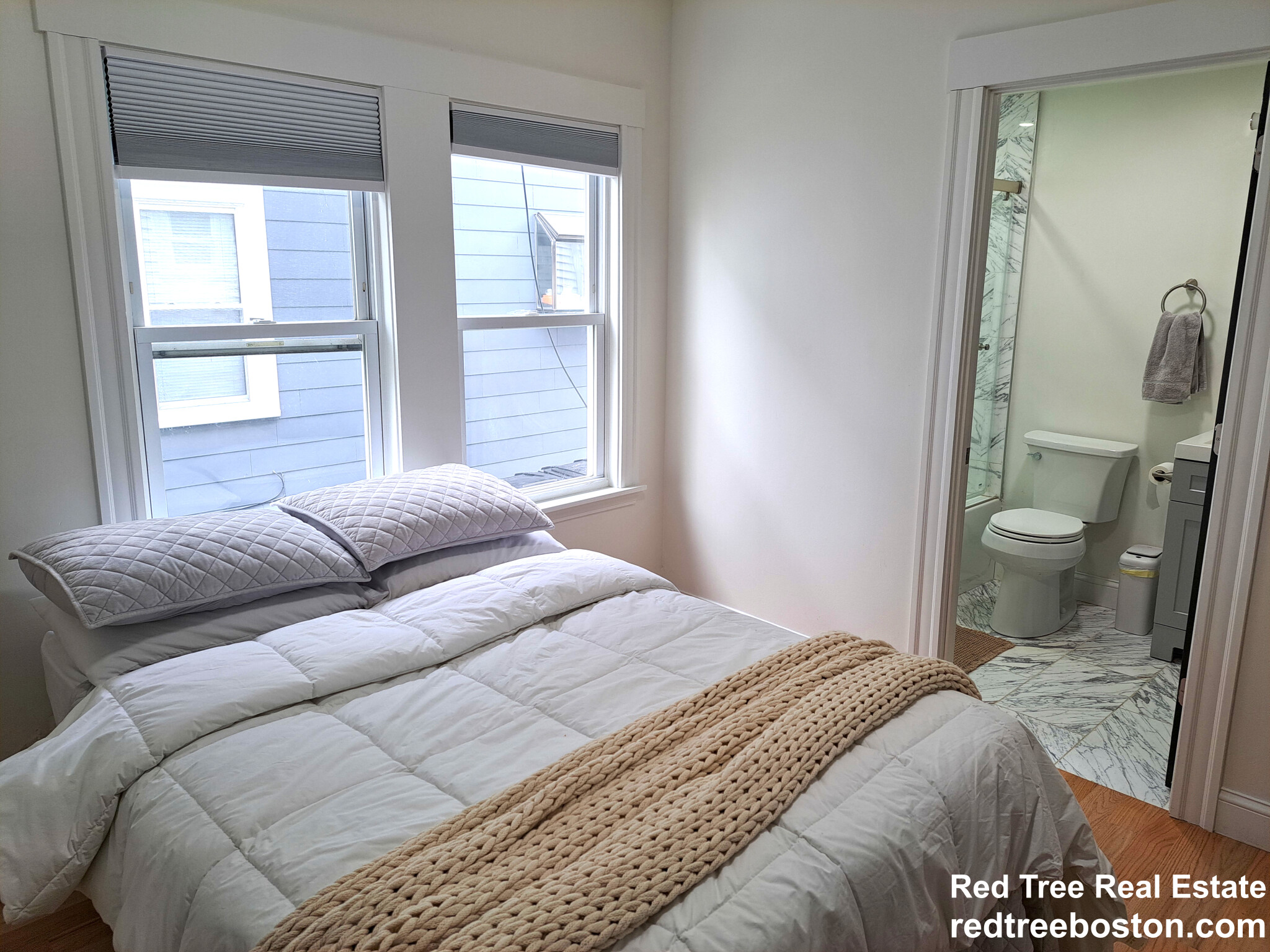 194 Cedar St, Powder House Square