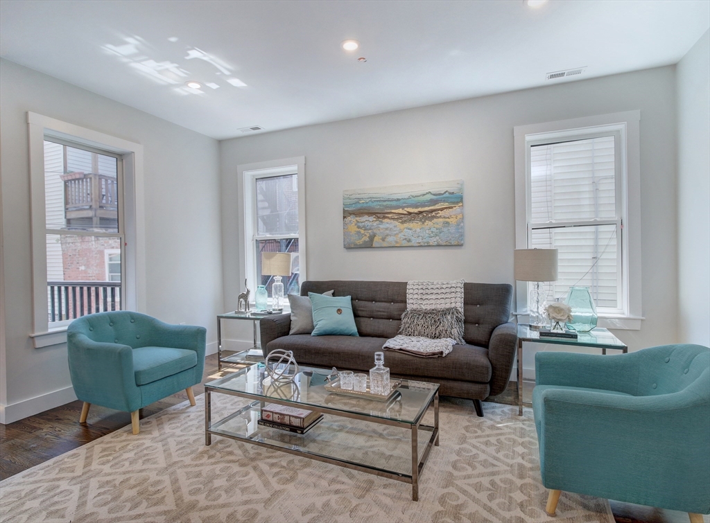 65 Border St, East Boston