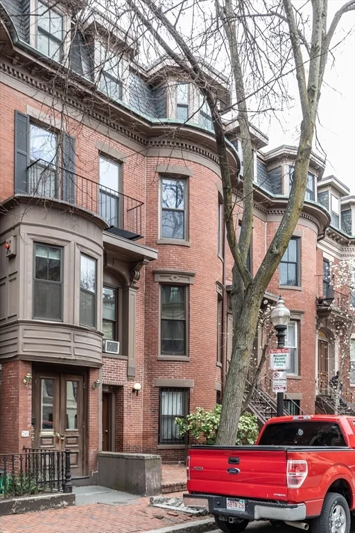 214 W Canton St, South End