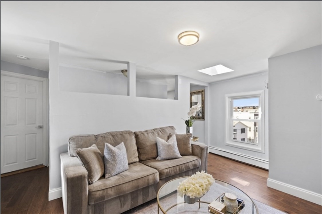 1 Telegraph St, South Boston