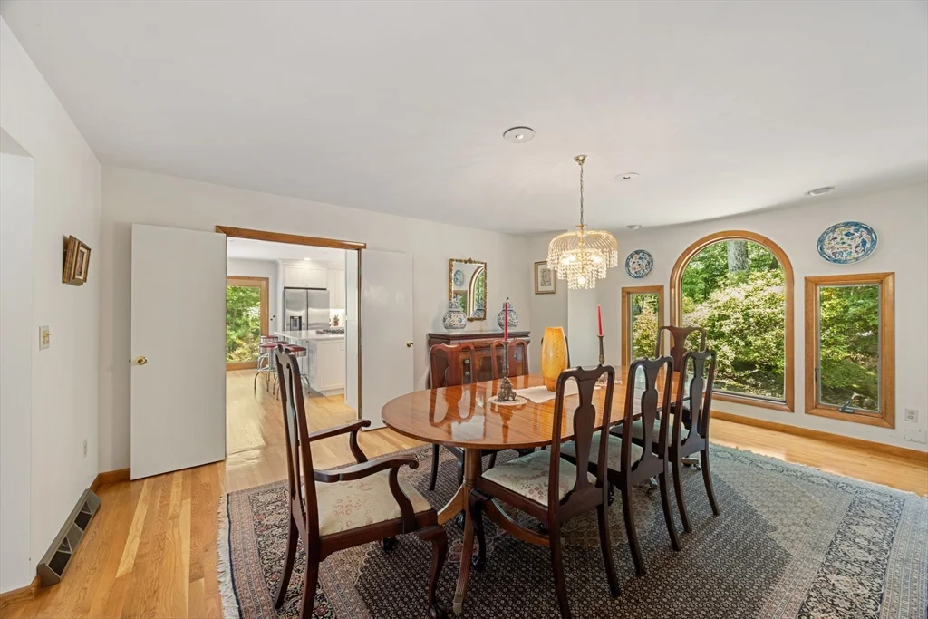 4 Crestview Ln, Milton