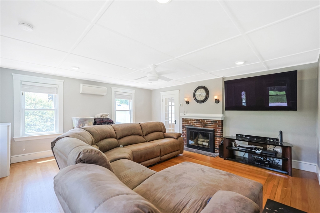 60 Verndale Ave, Attleboro