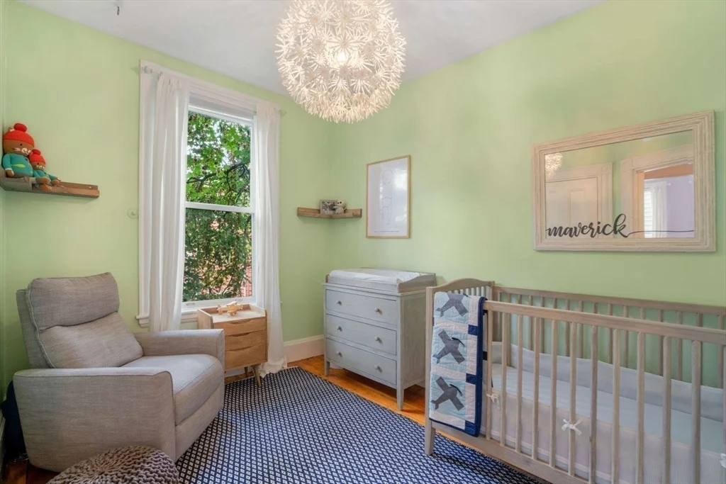 30 Oak St, Charlestown