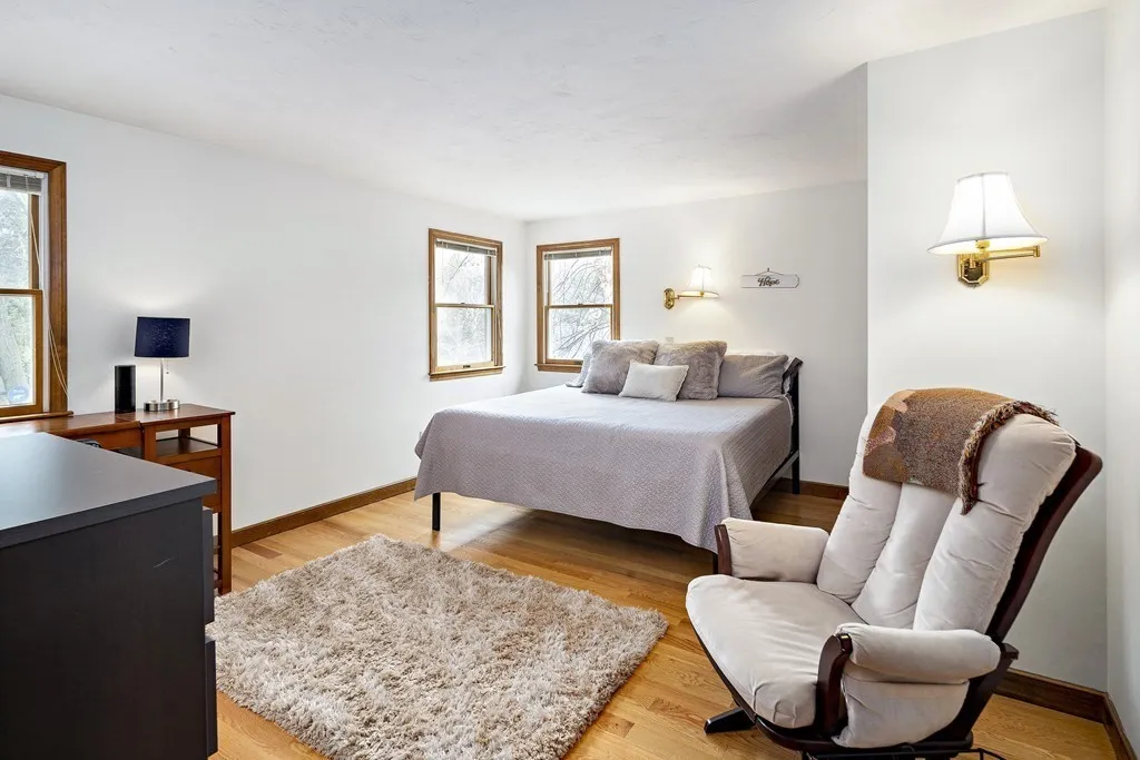 478 Clinton Rd, Chestnut Hill