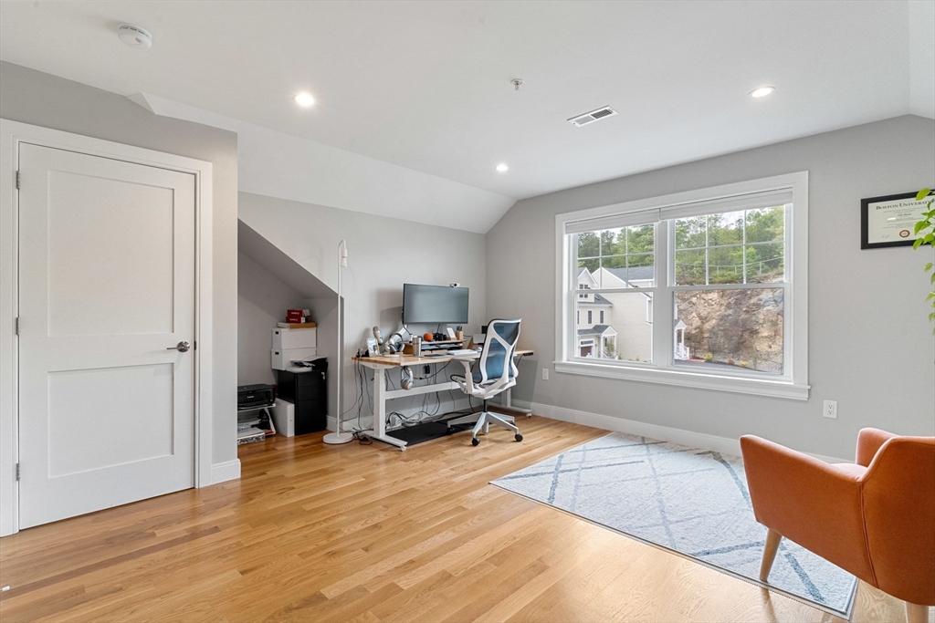 12 Blueberry Hill Ln, Melrose