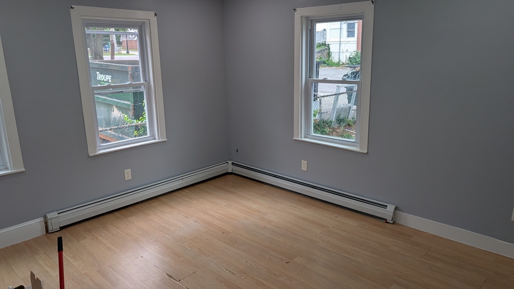 80 Linfield St, Holbrook