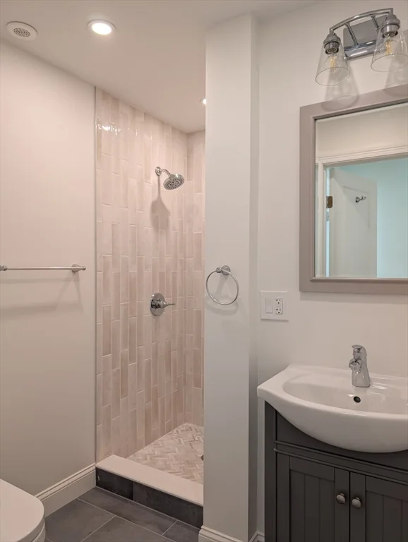 38 Regent St, Roxbury