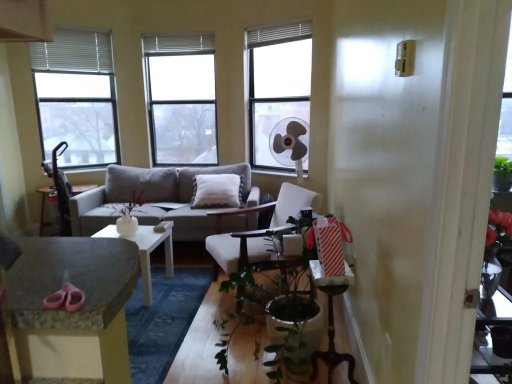 2 Centre St , Ter, Roxbury