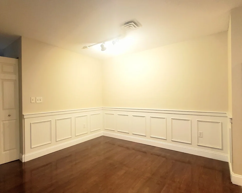 650 Brookside Dr, Andover